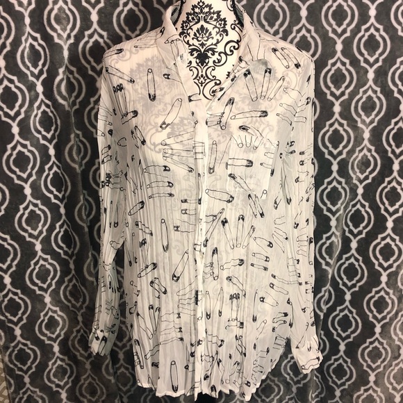 Rock & Republic Tops - Women’s Rock & Republic Safety Pin Button Down.